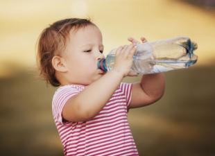 نحوه نوشیدن آب با فواید سلامتی