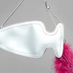 Популярный бренд выпустил сумку в виде анальной пробки за 11 тысяч рублей