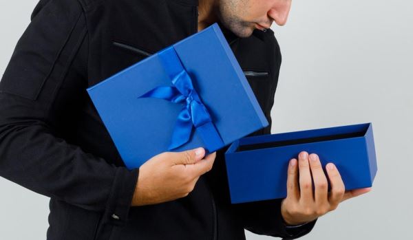 Гаджет для головы, аромат Дукати и барбершоп на дому: идеи впечатляющих подарков на 23 февраля