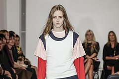 Носить четыре верха одновременно станет трендом у россиян