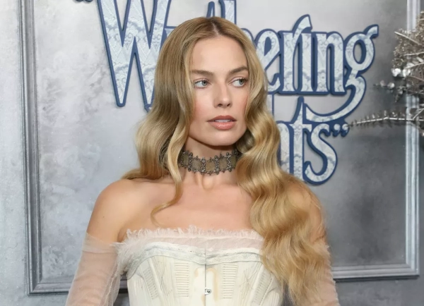 Невеста Викторианской эпохи: Марго Робби в белом платье на кинопремьере