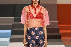 Лисовец объяснил моду на «голые» наряды