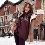 Раскрыта стоимость роскошного образа Анфисы Чеховой на прогулке у дома