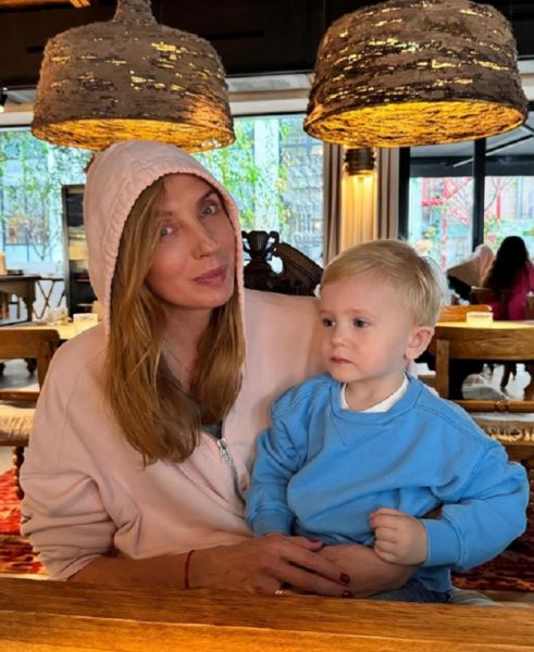 Светлана Бондарчук с сыном - фото соцсети