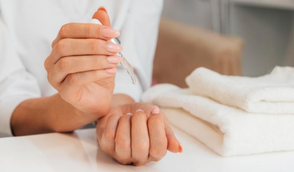 Масла для кутикулы и ногтей: топ-5 лучших средств для ухода