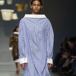 Носить рубашки задом наперед стало трендом