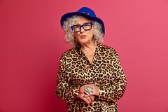 Стилистка назвала визуально старящие вещи в женском гардеробе