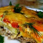 Запеканка с жареным чесноком, кабачками и помидорами