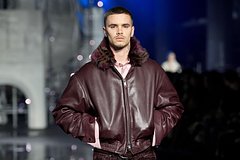 Средний сын Бекхэма прошелся по подиуму на Неделе моды в Лондоне