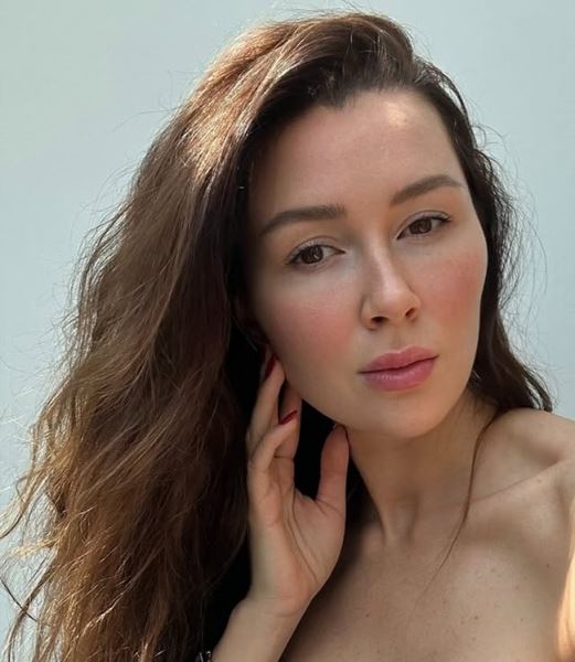 Дочка Анастасии Заворотнюк, находясь под обстрелами, пытается рассуждать о жизни