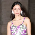 Образ дня: звезда «Дневников вампира» Нина Добрев в цветочном наряде на показе Chloé