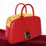 Сеть AMC Theatres показала сумку, посвященную «Дьявол носит Prada — 2»