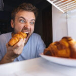 Почему ужин за 3 часа до сна спасает сердце: научный факт, который меняет все