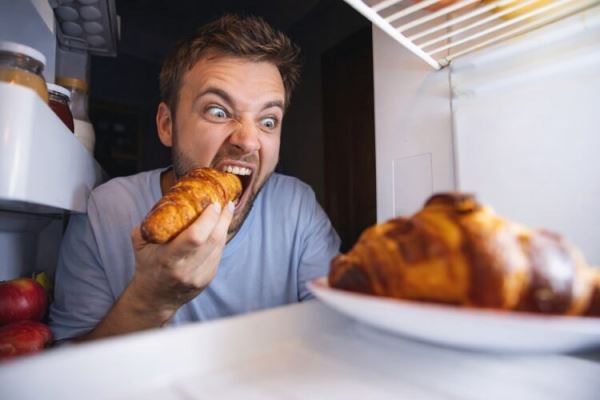 Почему ужин за 3 часа до сна спасает сердце: научный факт, который меняет все