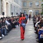 Популярные в 70-х брюки вернулись в моду