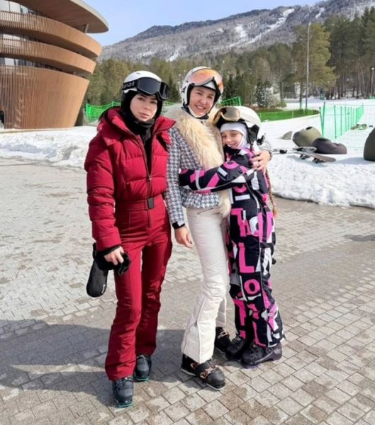 Татьяна Навка с детьми - фото соцсети