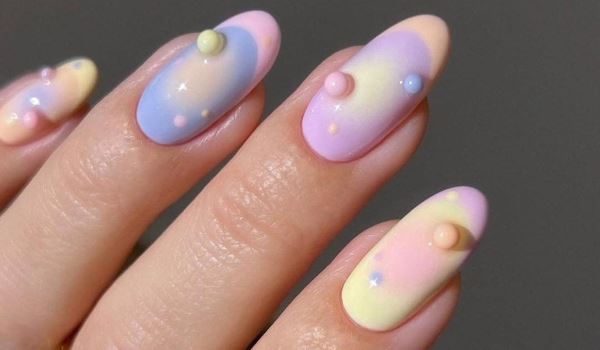 Ногти-конфетти: новый весенний тренд маникюра