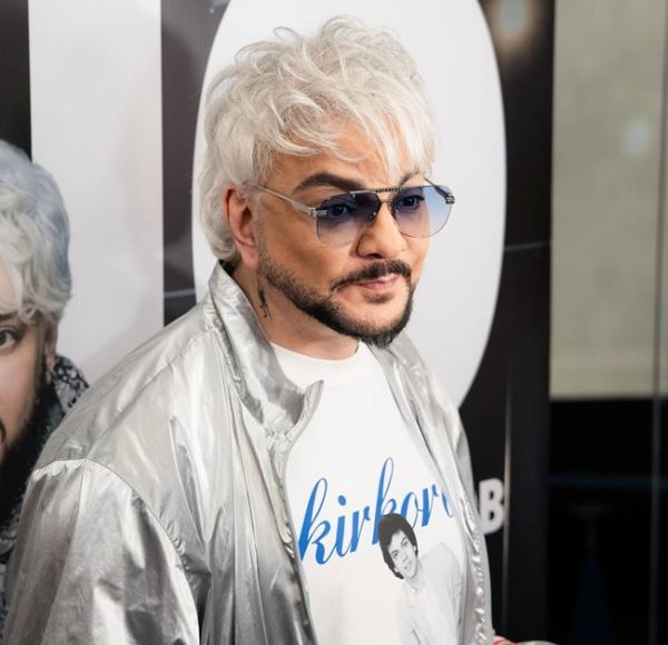 Филипп Киркоров круча педали устроил концерт в спортзале (видео)