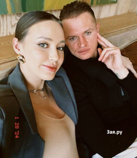 Дмитрий Тарасов с женой - фото соцсети