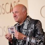 Актер появился на «Оскаре» с украшением за миллиард рублей