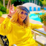 Алла Пугачева с тростью встретила своего мужа на Кипре