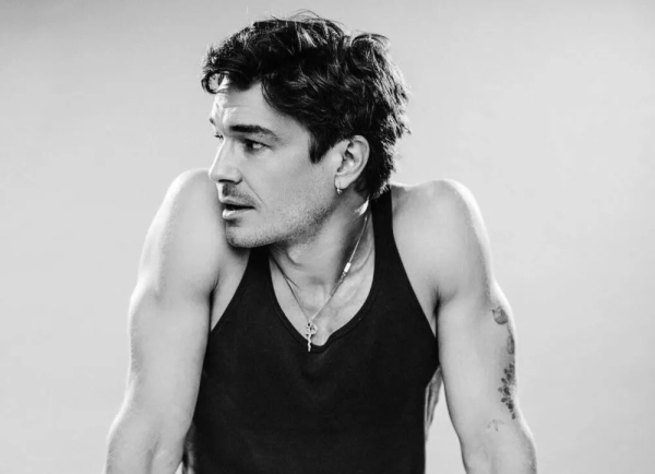 «Я такой, какой есть»: Максим Матвеев ответил на критику и объяснил свою страсть к аксессуарам