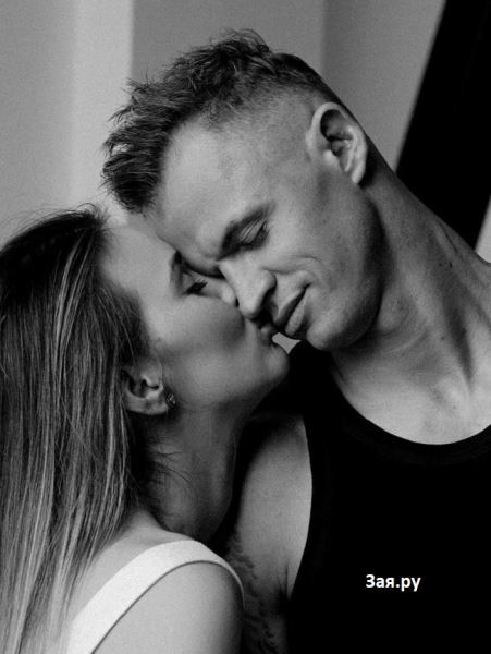 Дмитрий Тарасов с женой - фото соцсети