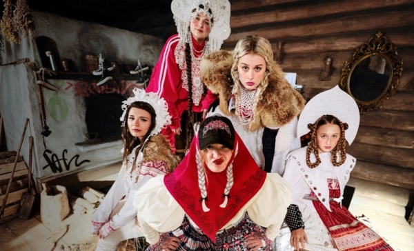 Перезагрузка «Пацанок»: гуру этикета заменили вдовой Турчинского, а участниц разделили на факультеты