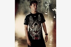 Гонщиков «Формулы 1» сравнили с бродягами из-за новой формы от Adidas