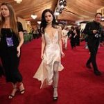 Звезда «Уэнсдэй» поддержала бельевой тренд на премии SAG