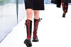 Россиянам назвали самую модную обувь сезона