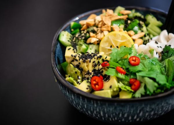 Витамины на тарелке: почему салаты — основа разумного Великого поста